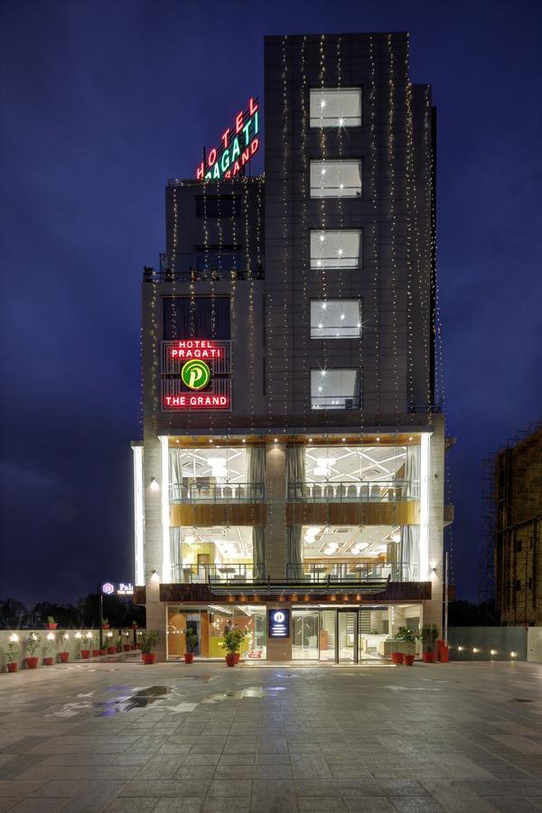 Hotel Pragati The Grand Ахмедабад Екстер'єр фото